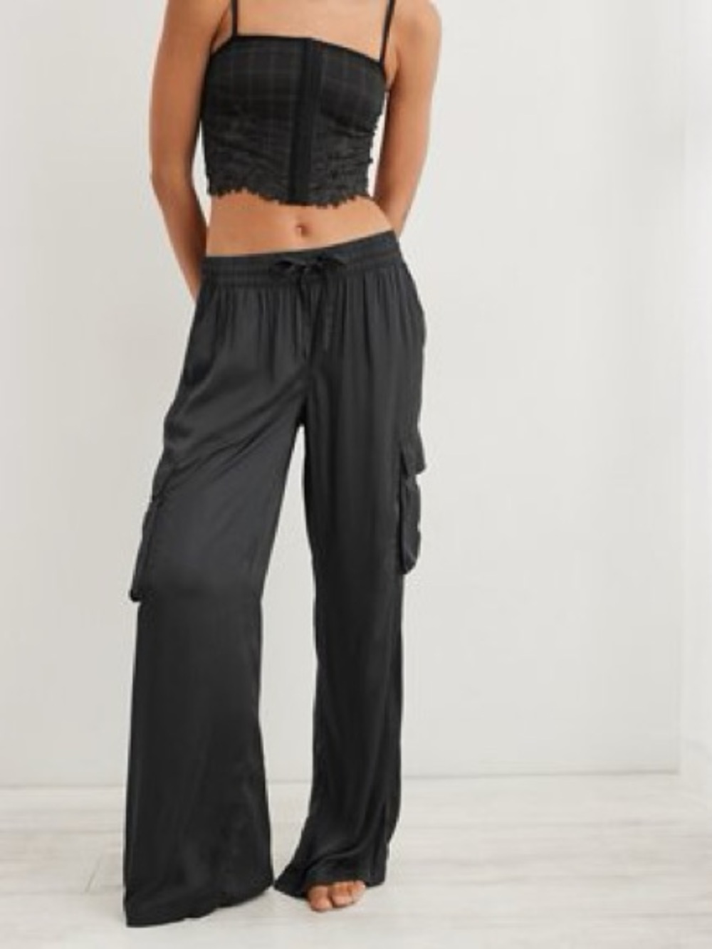 aerie Black Wide-Leg Cargo Pant Size L NWOT